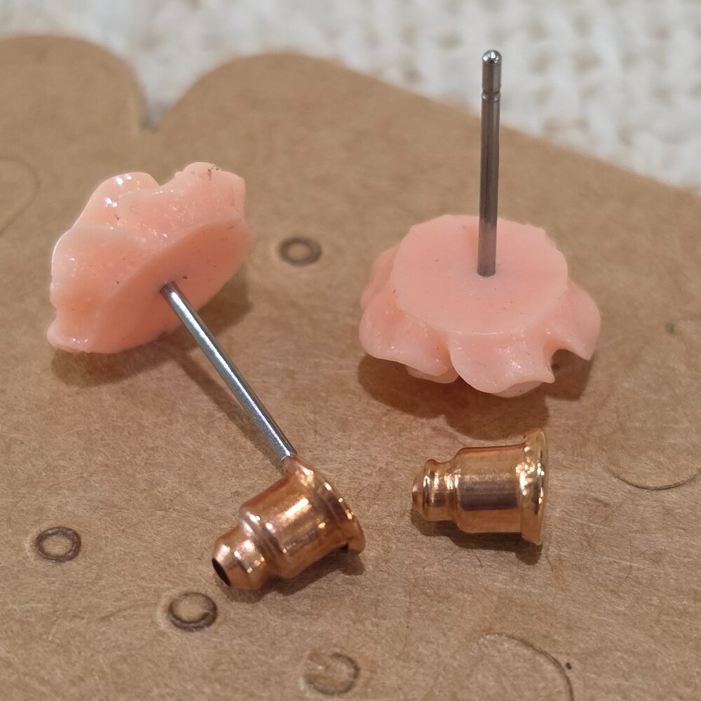 NOS Pale Pink Floral Rose 3D High Detail Flower Stud Pierced Earrings - Picture 6 of 8